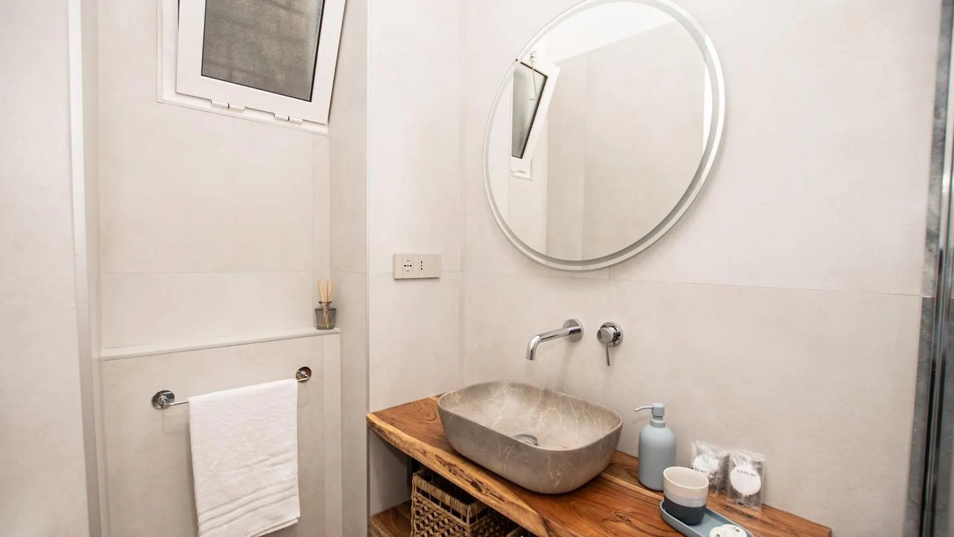 Leon Modern Apartment Near Subway - Ground Floor Roma 0*,  Itália