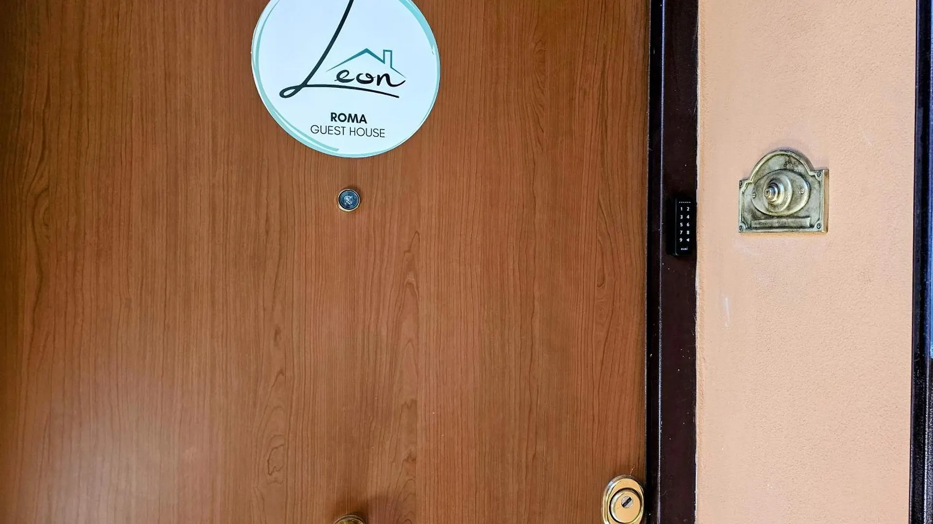 Leon Modern Apartment Near Subway - Ground Floor Rome