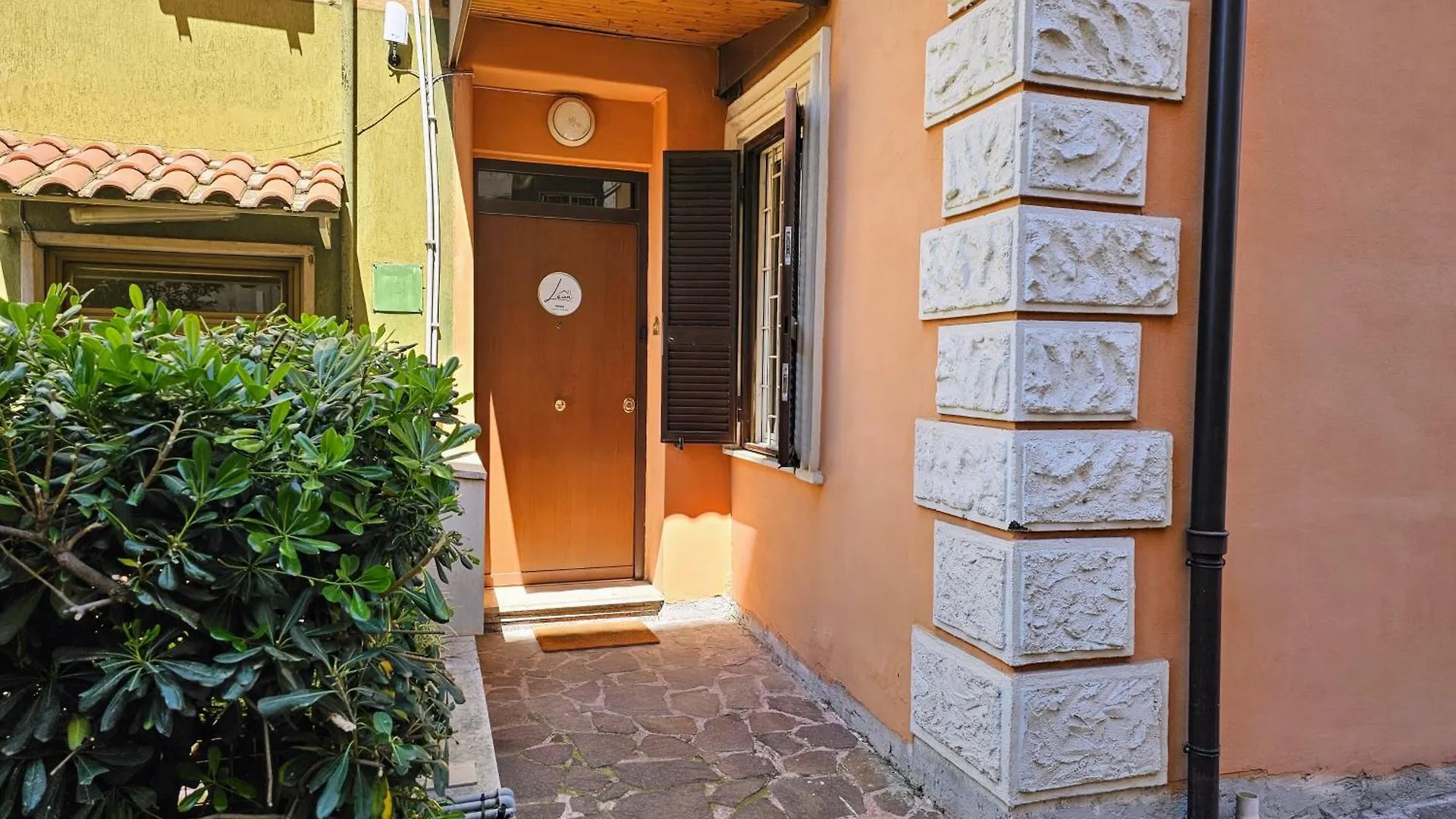 Leon Modern Apartment Near Subway - Ground Floor Rome Italy