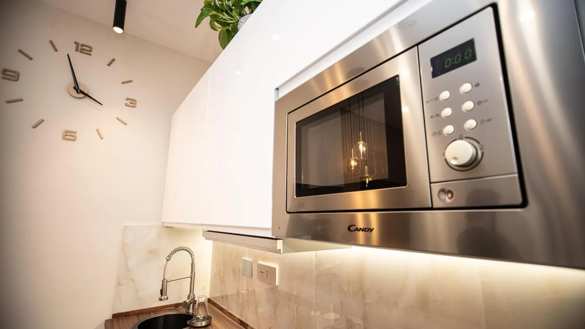 Leon Modern Apartment Near Subway - Ground Floor Rome