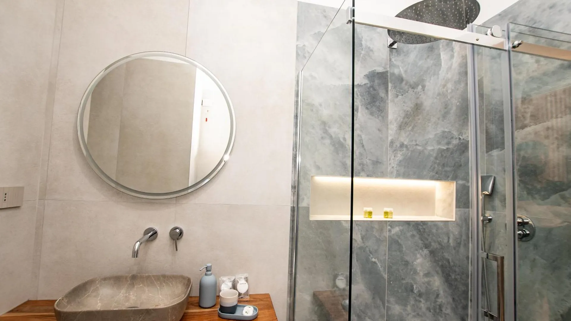 Leon Modern Apartment Near Subway - Ground Floor Rome Italy